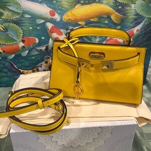 Brand new with tags Tory Burch Lee Radziwill Petite Bag